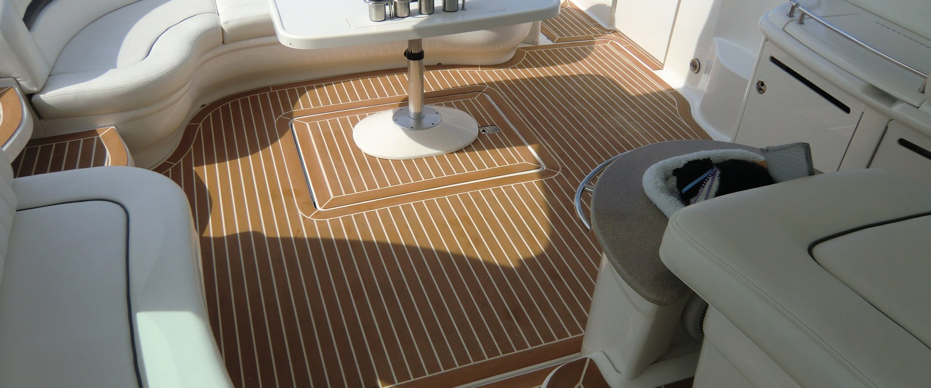 PlasDECK Teak na palubu Vaší lodi
