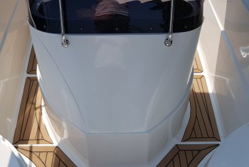 OKI BOATS Baracuda 545 Montauk s černým pruhem