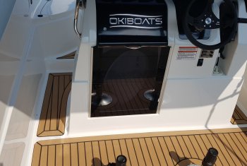 OKI BOATS Baracuda 545 Montauk s černým pruhem