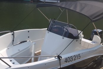 OKI BOATS Baracuda 545 Montauk s černým pruhem