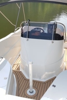 OKI BOATS Baracuda 545 Montauk s černým pruhem