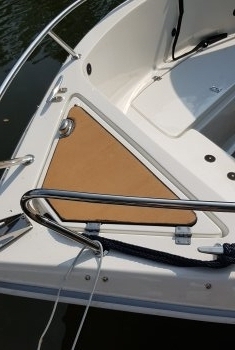 OKI BOATS Baracuda 545 Montauk s černým pruhem